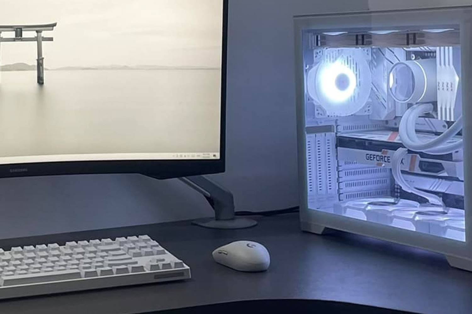 크리에이터 PC, CPU 8코어 이상, GPU는 미들레인지급, 메모리 64GB, 저장장치 2TB 이상 제품들