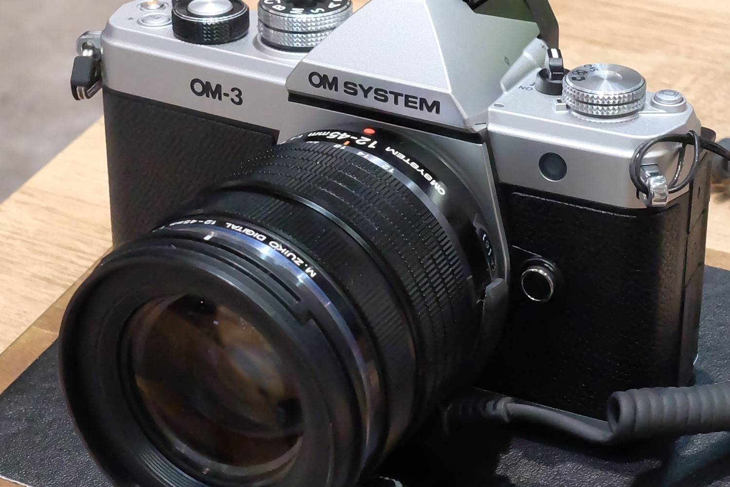 작고 가벼운 OM SYSTEM 단렌즈 15종 자세히 알아보기